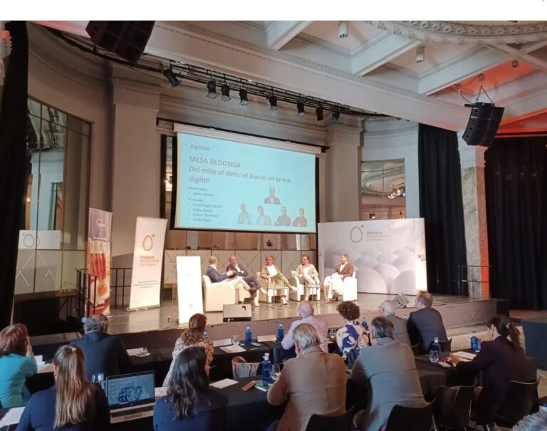 Mesa redonda previa a la celebración del Día Mundial del Huevo. EFE/Belén Delgado