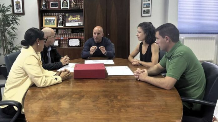 Reunión entre directivos del Grupo Vall Companys y el alcalde de Friol. CDF